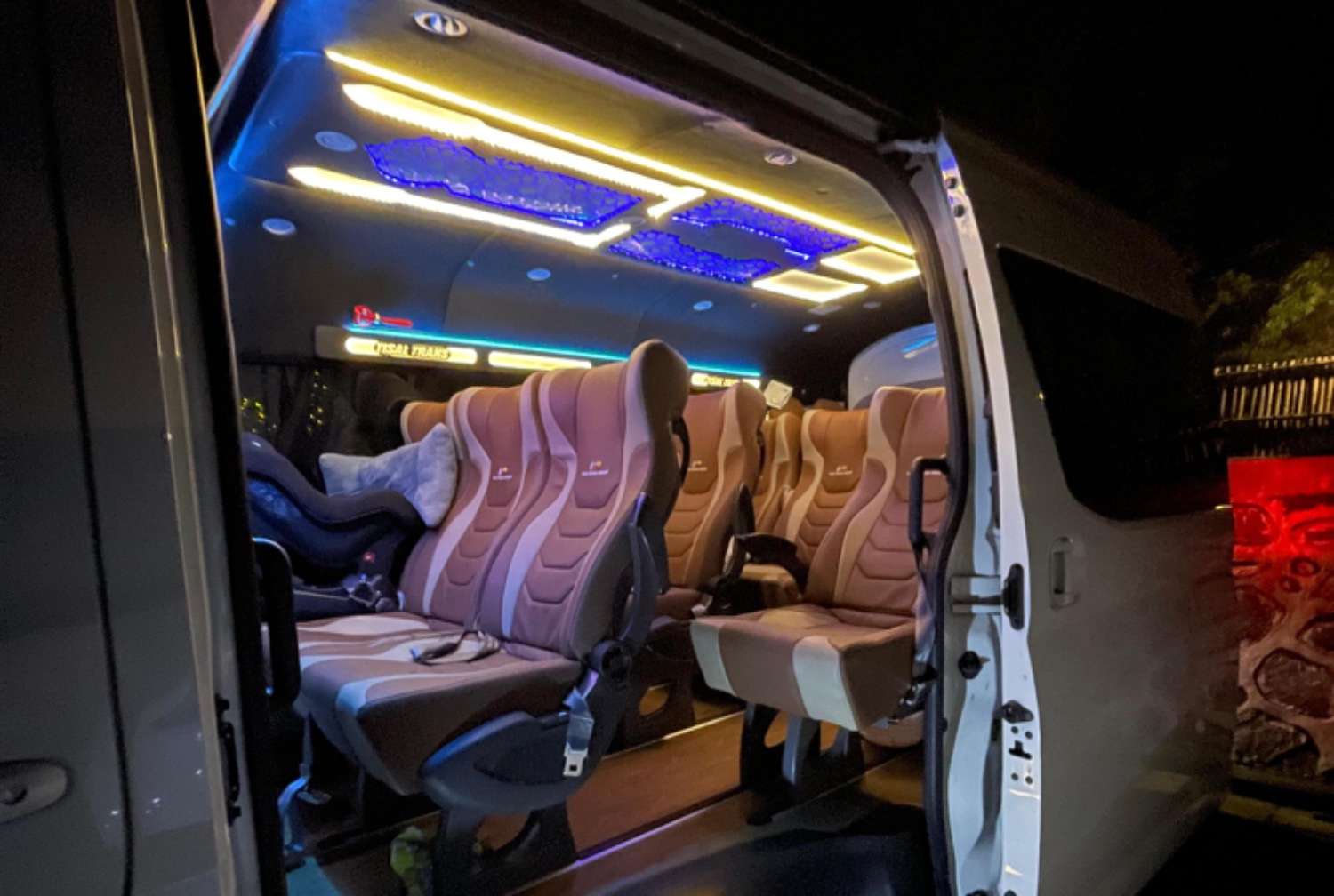 Hiace Premio & Commuter Sewa Transportasi Green Kemuning